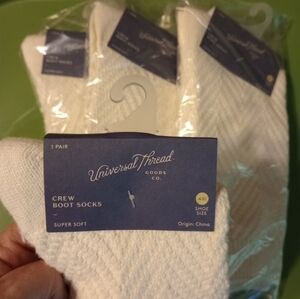Universal Thread Women's Crew Boot Socks 4 pairs Fits Shoe Size 4-10